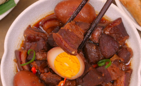 Bí quyết nấu thịt kho hột vịt đậm đà, chuẩn vị Tết Nam Bộ