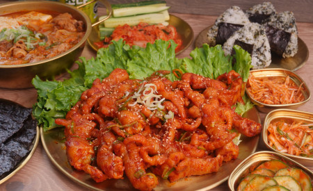 Bí Quyết Làm Chân Gà Xào Cay Hàn Quốc Ngon Như Ngoài Hàng