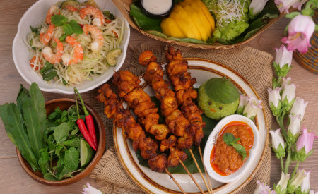Cách Làm Gà Nướng Satay Và Gỏi Som Tum Chuẩn Vị Thái Lan